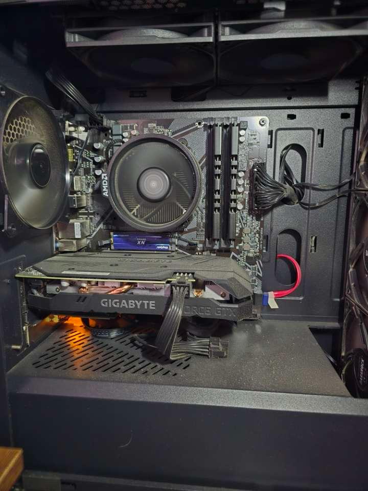 Custom desktop PC internal hardware setup